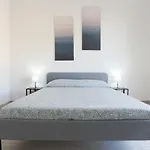 Bright & Central Apartment Near The Station